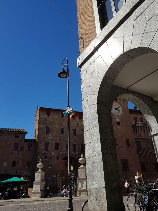 费拉拉A Due Passi Dal Castello公寓 外观 照片