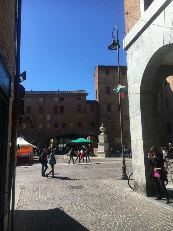 费拉拉A Due Passi Dal Castello公寓 外观 照片